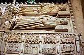 Monastero di Poblet tombe reali nella chiesa, lato sud. Sepolcri di Giovanni II il Grande e Juana Henrquez.